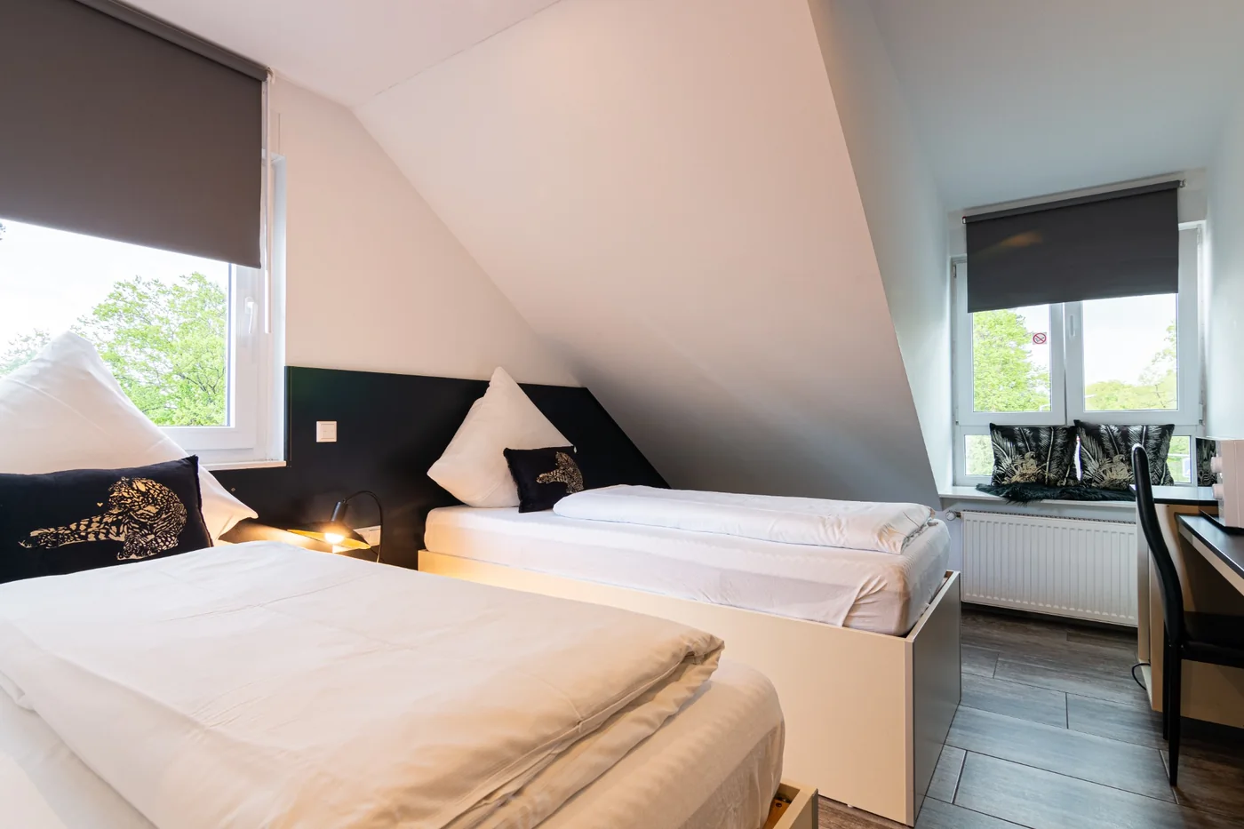 Helles Doppelzimmer der Pension Nine Rooms in Karlsruhe