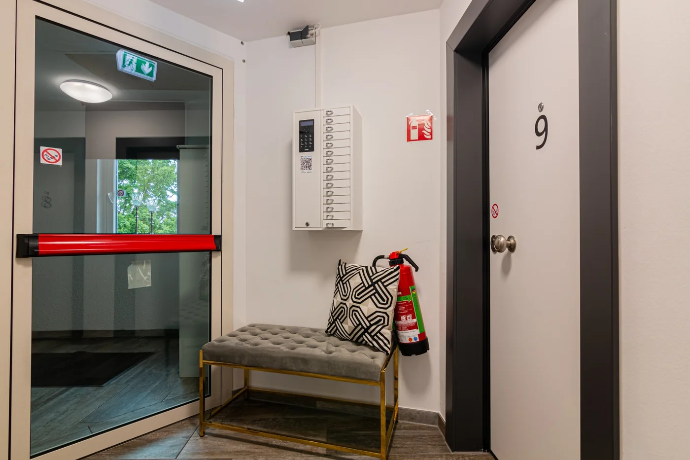 Eingang der Pension Nine Rooms in Karlsruhe